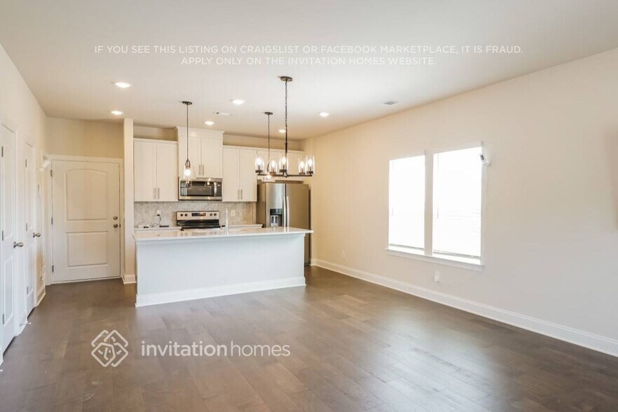 Building Photo - 215 River Rock Dr