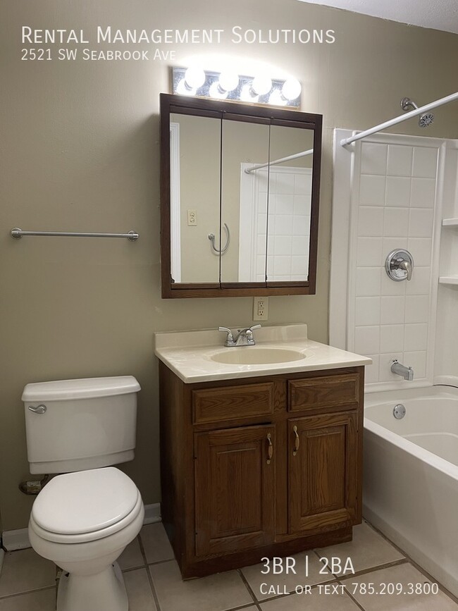 Building Photo - *Near Shunga Trail* 2521 SW Seabrook Ave- ...