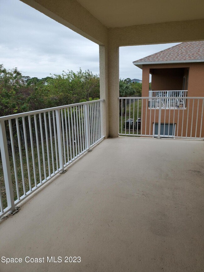 Building Photo - 1045 Venetian Dr