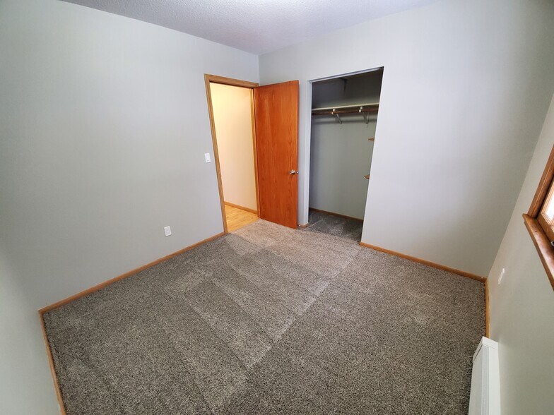 Building Photo - 4000 Cleveland St NE