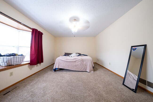 Building Photo - 407 Wood Way