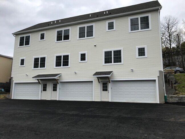 Building Photo - 1004 N Division St