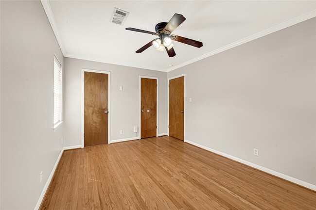 Building Photo - 9927 Southport Dr