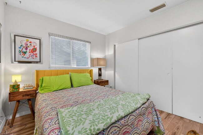 Building Photo - Island Living Made Easy — Remodeled 2BR Home, Fully Fenced Yard Near Downtown St. Pete