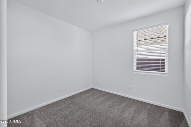 Building Photo - 2994 E Barrel Race Rd