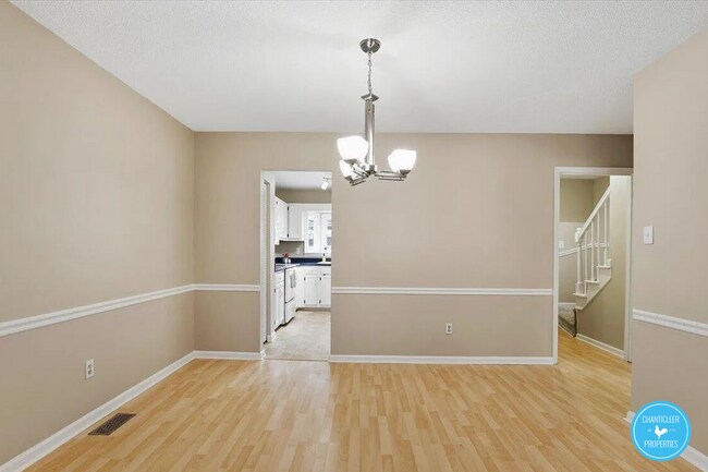 Building Photo - 5738-5733 3 Oaks Dr