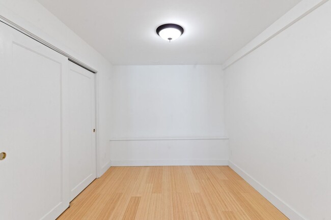 Building Photo - 2 Bed + Bonus Room + Office, 2 Bath Bernal...