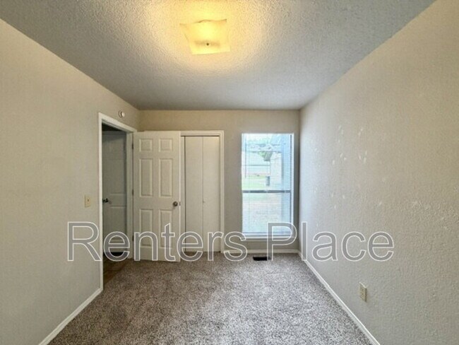 Building Photo - 1548 E 74th St