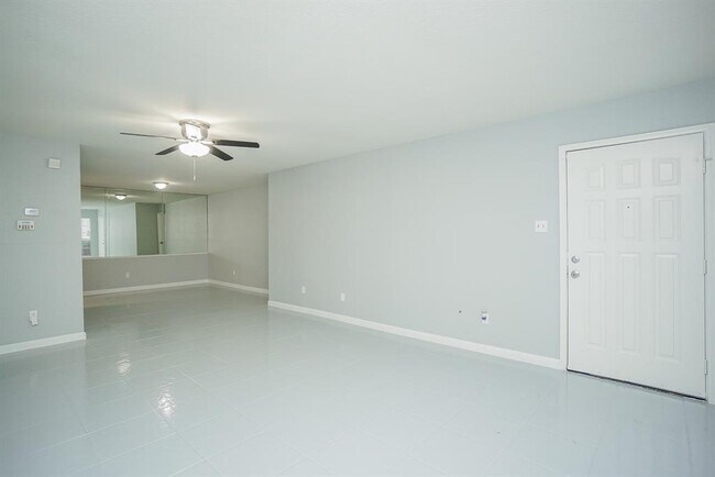 Building Photo - 7400 Bellerive Dr