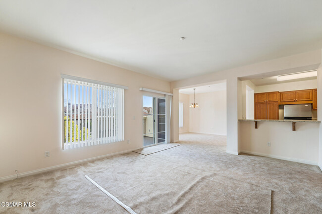 Building Photo - 453 Country Club Dr