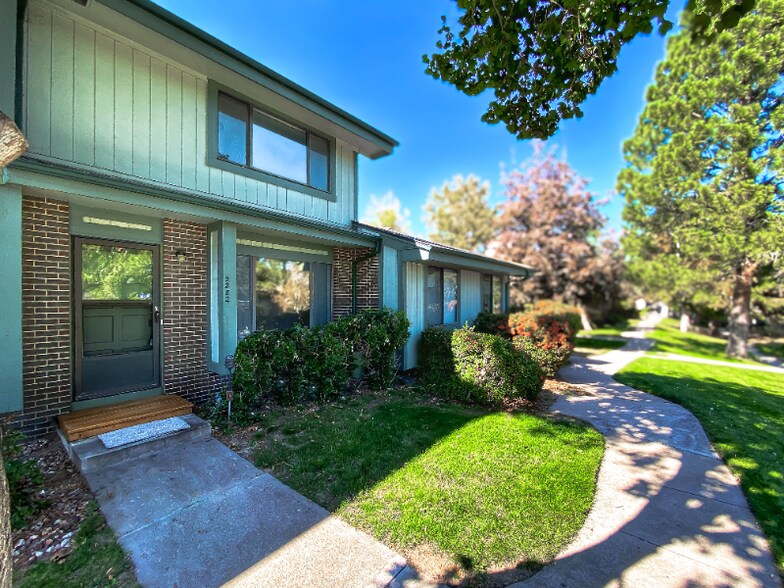 Primary Photo - 2282 S Oakland Way