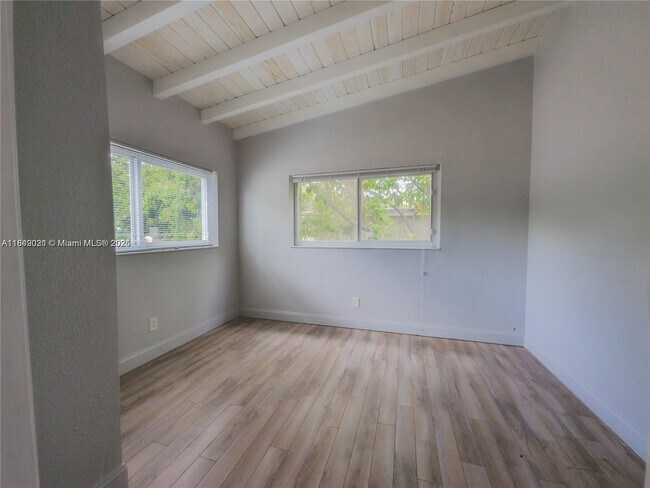 Building Photo - 535 NE 133rd St