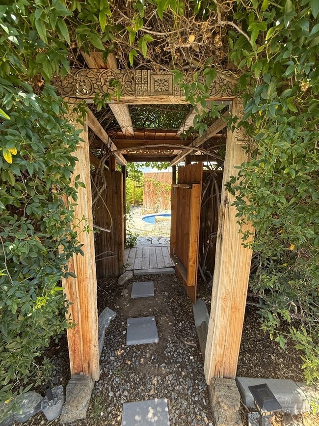Building Photo - High Desert Retreat- 3 Bedrooms, 2 Bathroo...