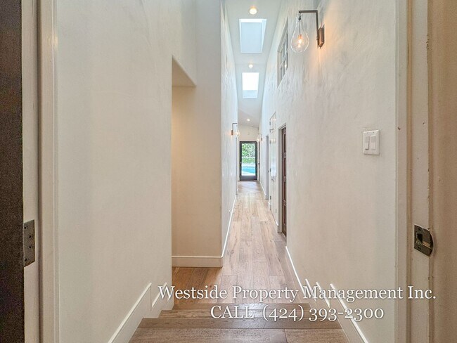 Building Photo - 1615 Marmont Ave