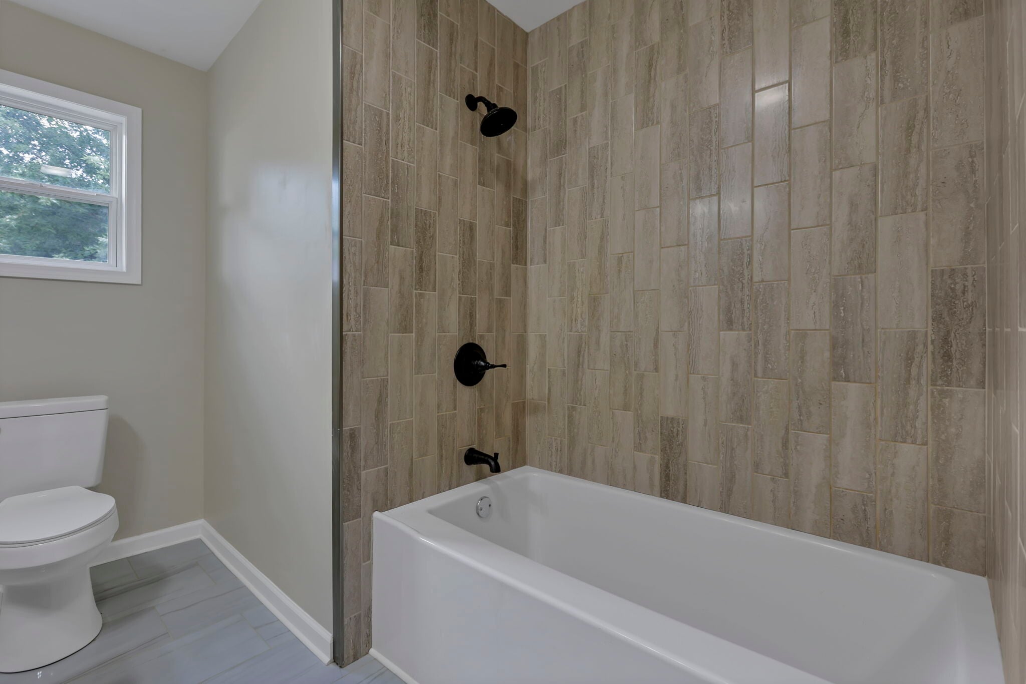 Building Photo - 5170 Fairfield Beach Rd NE