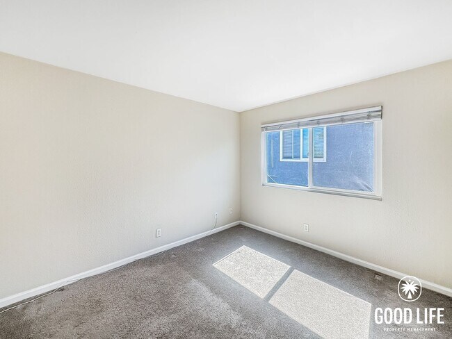 Building Photo - Inviting 1BD/1BA Upper-Level Condo in Golden Hill with Laundry On-Site & Reserved Parking