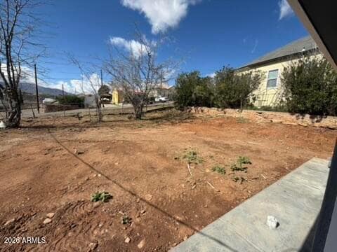 Building Photo - 615 E Oak St