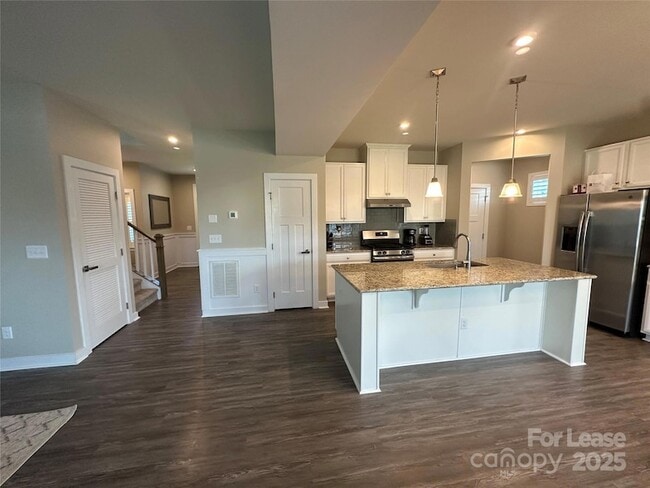 Building Photo - 1539 Spruce Ln