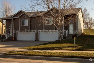 Building Photo - Charming 3 Bed Duplex