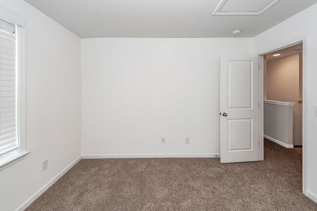 Building Photo - 3 Bedroom, 2.5 Bathroom Home in Hunters Bend - Ladson