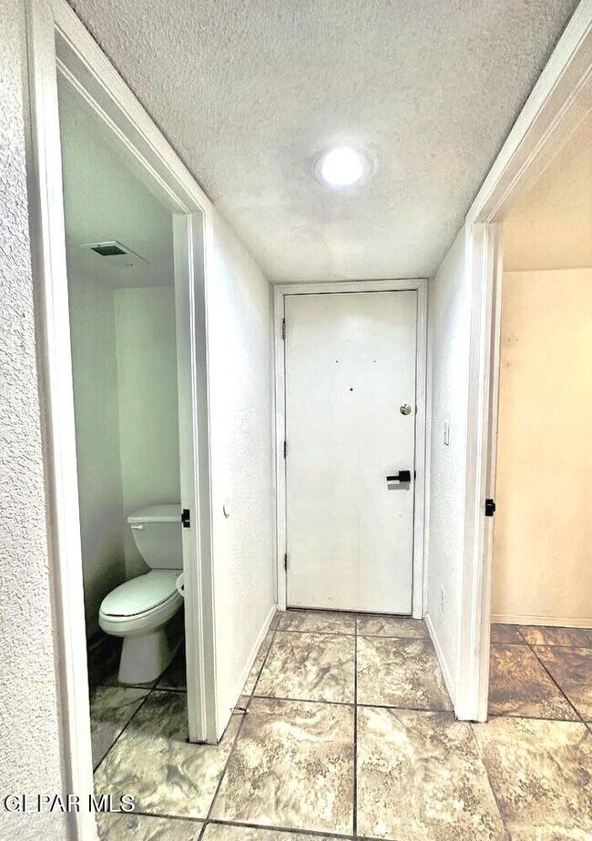 Building Photo - 7489 Plaza Redonda Dr