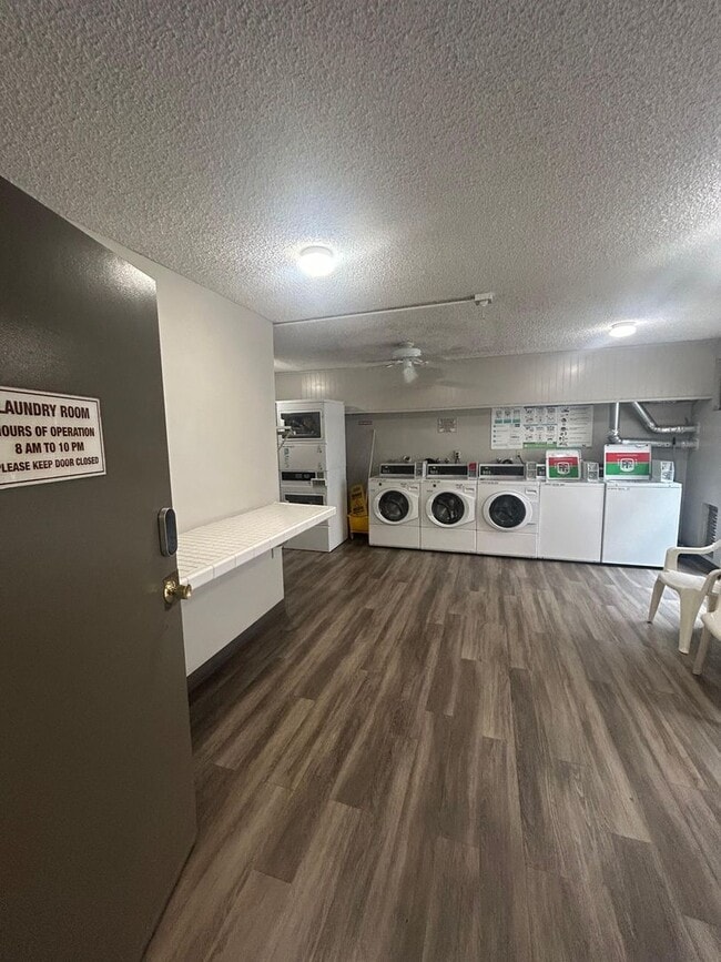 Building Photo - Spacious 1 bedroom Condo with Beautiful Views! Water, sewer, and trash included! Move In Ready! M...