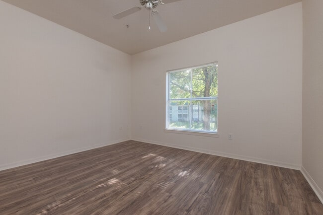 Building Photo - 6025 Westgate Dr