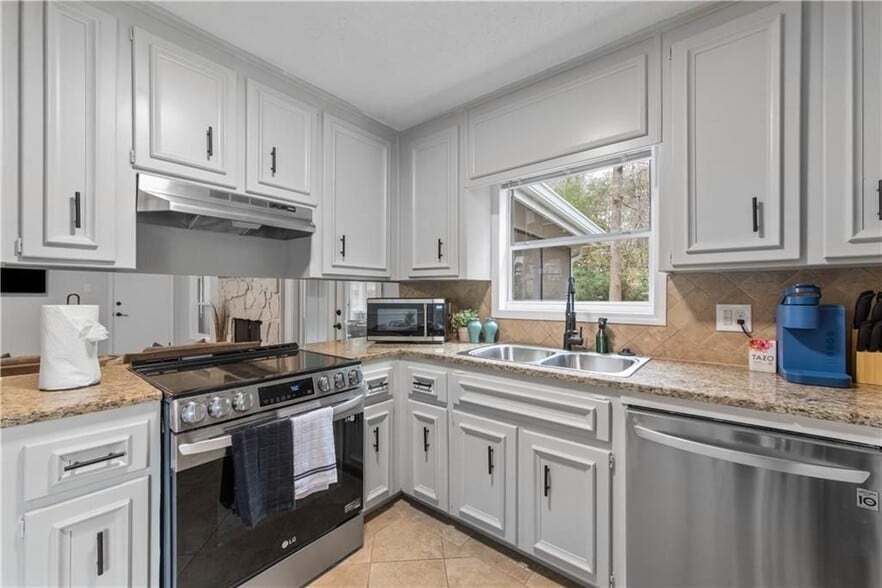 Building Photo - 2532 Hidden Hills Dr