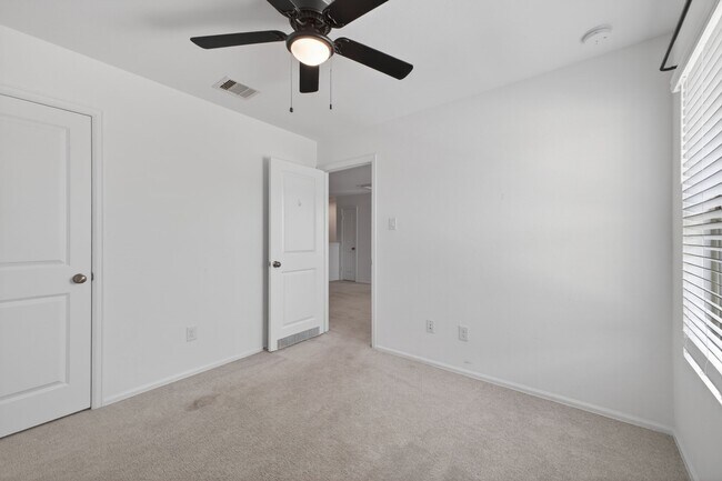 Building Photo - 1519 Twilight Grn Dr