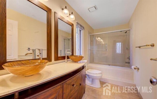 Building Photo - 17 Ashford Dr