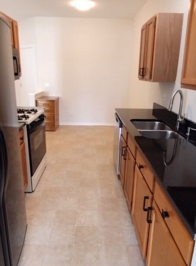 Building Photo - 925 Mesa Dr