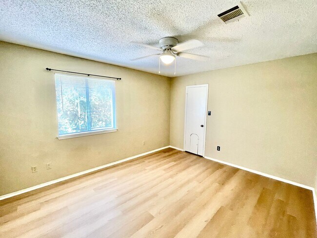 Building Photo - House For Lease in Milwood