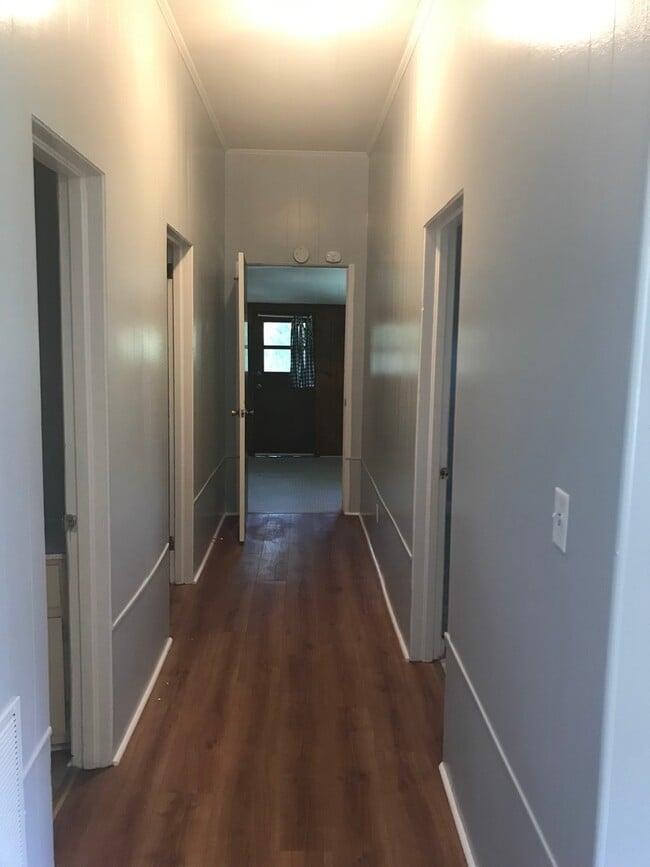 Building Photo - 3 Bedroom home in Hendersonville!
