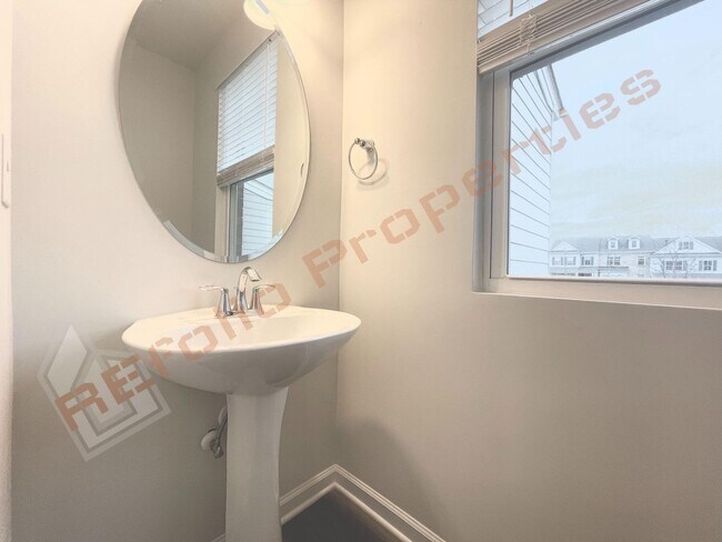 Building Photo - Charming 3 Story 4 Bedrooms with 1st Floor Guest Suite Townhome @ Smith Farm, Apex, Available Now!