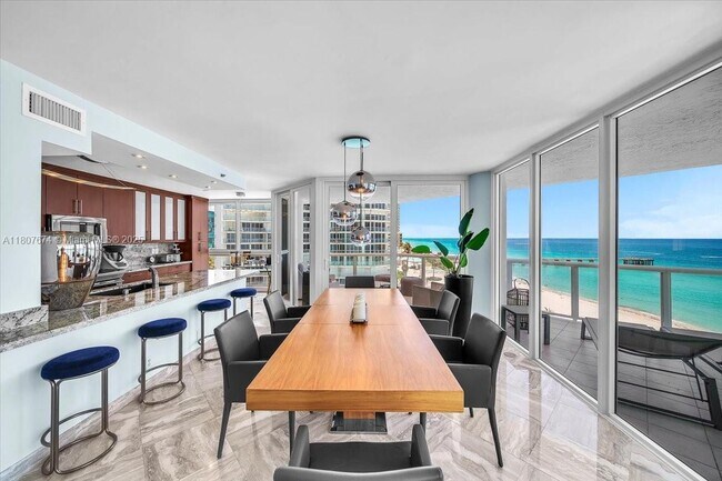 Building Photo - 16425 Collins Ave