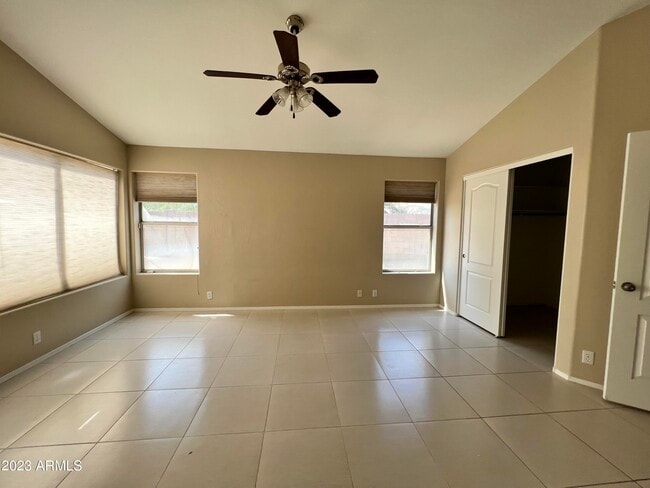 Building Photo - 4205 E Raven Rd