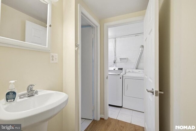 Building Photo - 303 Mansfield Rd