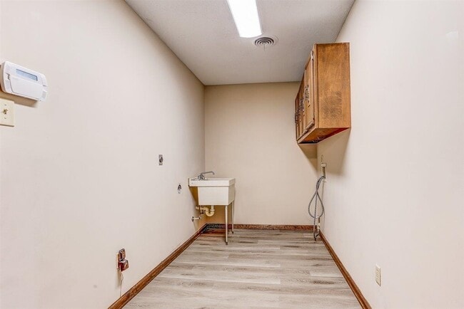 Building Photo - 111 Templeton Rd