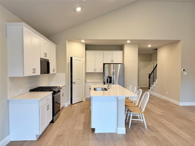 Building Photo - 769 Poppy Ln