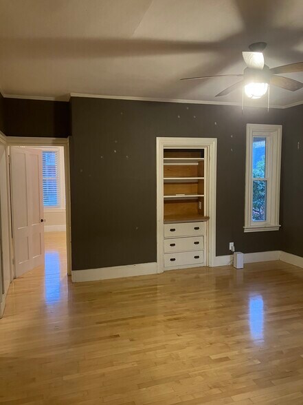 Building Photo - 24 Lee St