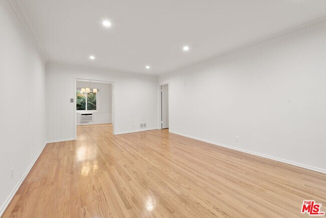 Building Photo - 1208 N Crescent Heights Blvd