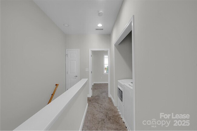 Building Photo - 1305 Summit Greenway Court