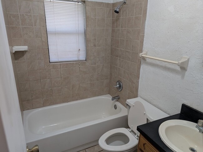 Building Photo - 601 Mcclure St