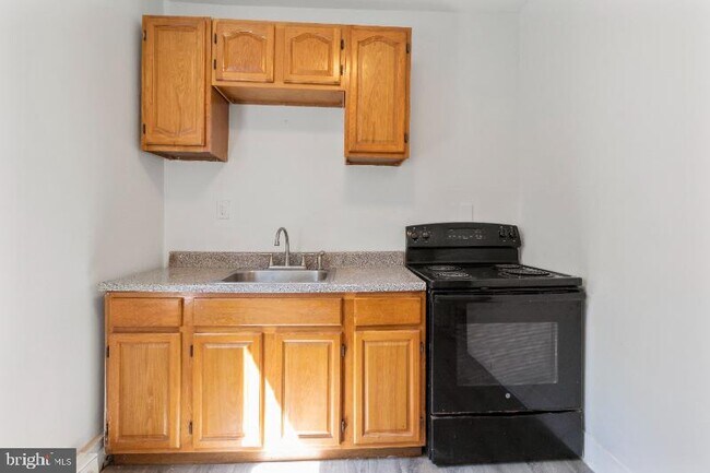 Building Photo - 410 N 53rd St