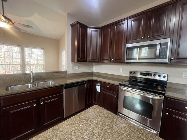 Building Photo - 13600 Warwick Longbay Dr