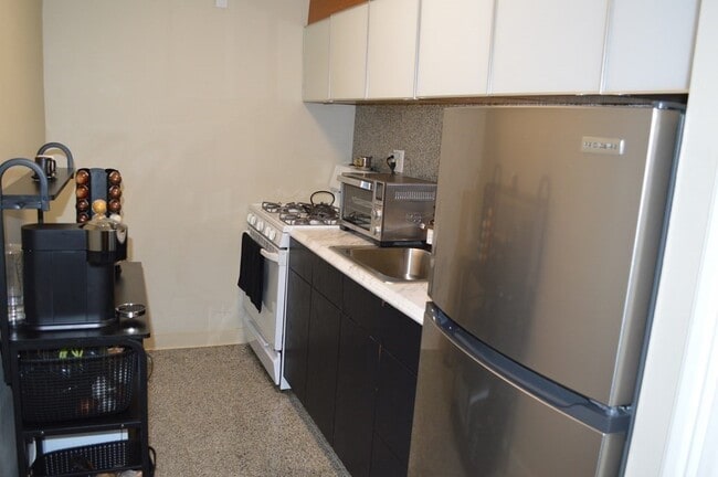 Building Photo - 790 Hyde Park Ave