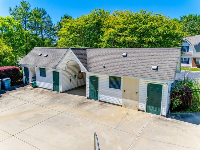 Building Photo - Beautiful 2 Bed 2.5 bath townhome in Benni...