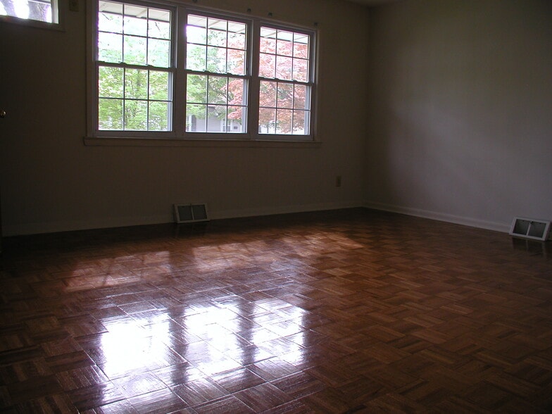 Building Photo - 29 Knapp Ave