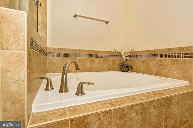 Building Photo - 5028 Small Gains Wy