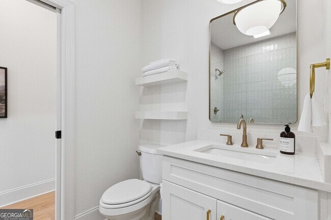 Building Photo - 11 Bourbon St